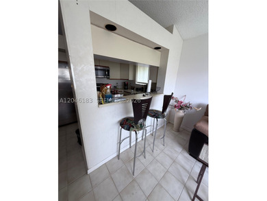 Move-in ready 2-bedroom, 2-bath corner villa with a brand-new - photo 3