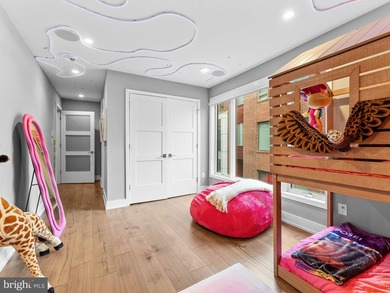 A Rare First Offering. A privately curated, custom end-unit - photo 35