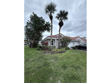 Move-in ready 2-bedroom, 2-bath corner villa with a brand-new - photo 8
