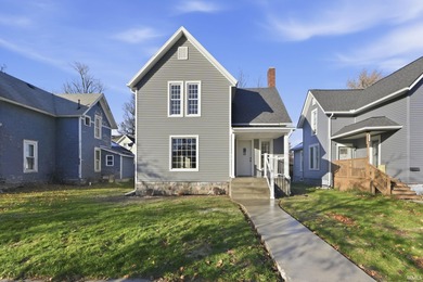 Bixler Lake Home For Sale in Kendallville Indiana