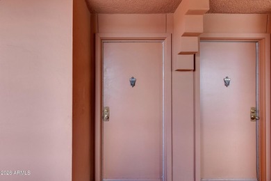 Beautifully remodeled top floor condominium with stunning views - photo 1