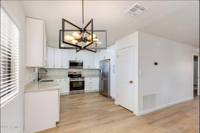 Beautifully remodeled top floor condominium with stunning views - photo 9