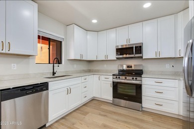 Beautifully remodeled top floor condominium with stunning views - photo 10