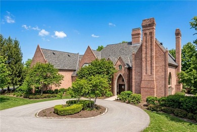 Stately and architecturally significant home in Franklin Park on - photo 2