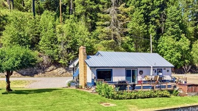 Enjoy life at Loon Lake year round or for a summer retreat! This - photo 3