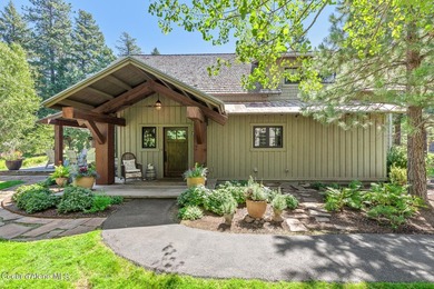 This beautiful 4-bedroom, 4.5-bathroom cottage offers 3,094 - photo 12