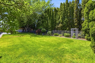 MLS# 294620 Just steps from the Columbia River and walking - photo 28