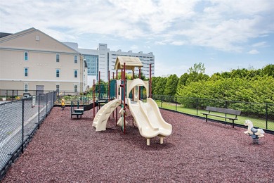 Welcome to Courthouse Commons, where luxury and comfort come - photo 21