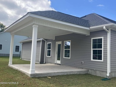 This is Adams Homes MODEL HOME in Fairfield Harbour. This is a - photo 5
