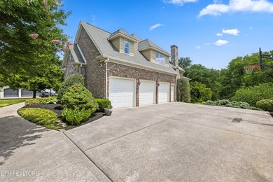 Experience luxury living in this exceptional custom-built home - photo 4