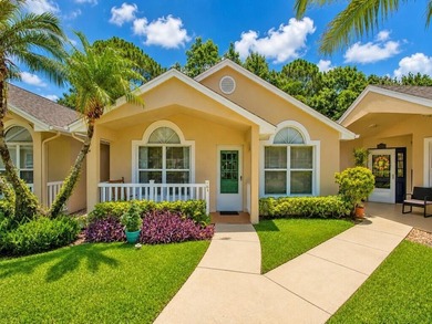 Beautiful move-in ready villa located in Kings Isle, a desirable - photo 1