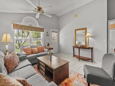 Beautiful move-in ready villa located in Kings Isle, a desirable - photo 7