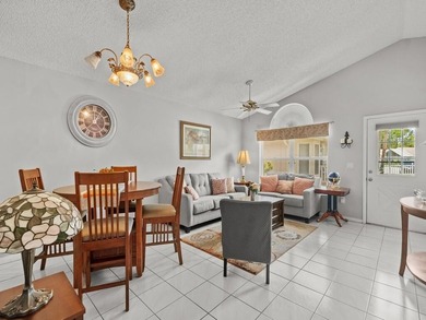 Beautiful move-in ready villa located in Kings Isle, a desirable - photo 8