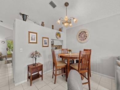 Beautiful move-in ready villa located in Kings Isle, a desirable - photo 9
