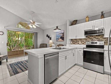 Beautiful move-in ready villa located in Kings Isle, a desirable - photo 10