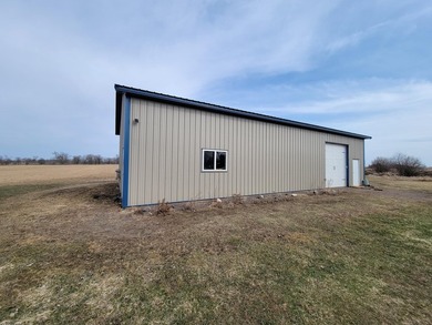 Here is your incredible custom built country home on 10 acres - photo 2