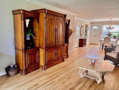Spectacular ground level one bedroom. Meticulously maintained - photo 14