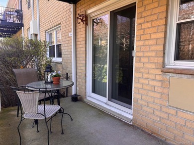 Spectacular ground level one bedroom. Meticulously maintained - photo 15
