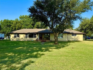 (private lake, pond, creek) Home For Sale in Gainesville Texas