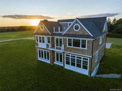 Behind a lush privet hedge, this expansive 102+ acre waterside - photo 11