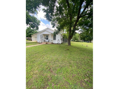 Charming 2 bedroom, 1 bath home featuring original hardwood - photo 13