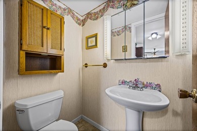 Adorable 2-bedroom, 1.5-bath end-unit condo in Webster offering - photo 17
