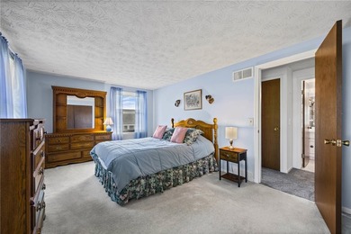 Adorable 2-bedroom, 1.5-bath end-unit condo in Webster offering - photo 18
