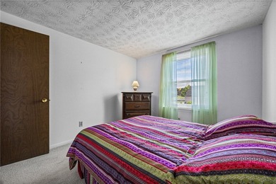 Adorable 2-bedroom, 1.5-bath end-unit condo in Webster offering - photo 23