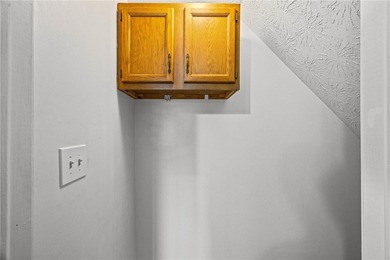 Adorable 2-bedroom, 1.5-bath end-unit condo in Webster offering - photo 24