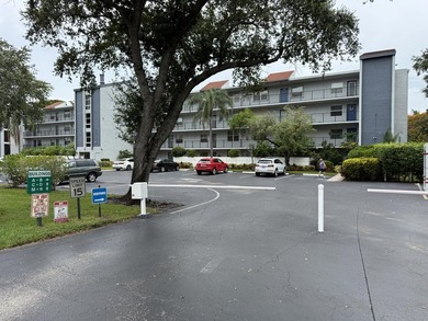 Enjoy penthouse living in the desirable gated section of - photo 10