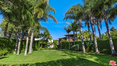 Ocean views, lush natural light, and dramatic angles animate the - photo 8