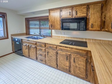 Three bedroom, two bath home in Salemtowne Civic Association 55+ - photo 12