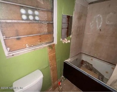 This 3/1ba home offers a great investment opportunity. Home is - photo 6