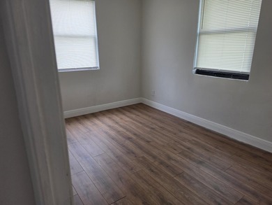Welcome to this beautifully renovated 3-bedroom, 1-bath home - photo 4
