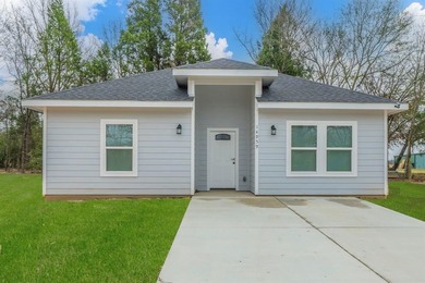 Cedar Creek Lake Home For Sale in Log Cabin Texas