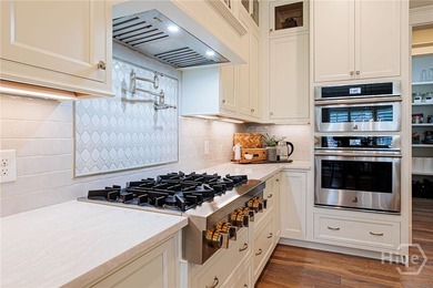 Open concept design, expansive windows offering light-filled - photo 15