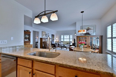 WELCOME TO THIS COZY AND SUNNY CONDO IN THE HEART OF DOWNTOWN