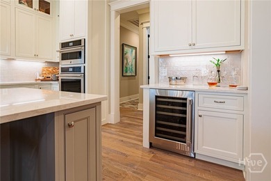 Open concept design, expansive windows offering light-filled - photo 19