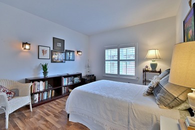 WELCOME TO THIS COZY AND SUNNY CONDO IN THE HEART OF DOWNTOWN