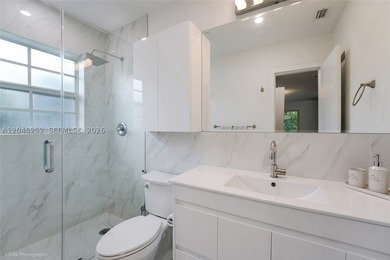 Completely remodeled 3/2 Coral Gables home on charming Catalonia - photo 10