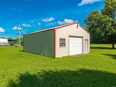 Welcome Home! Move in Ready with nice remodel! This beautiful - photo 33