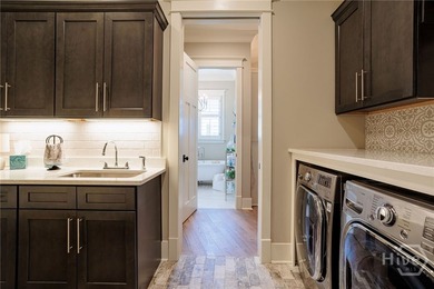 Open concept design, expansive windows offering light-filled - photo 45