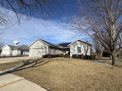 (private lake, pond, creek) Home For Sale in Mahomet Illinois