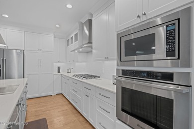 Luxury, easy living and value combine in this like-new custom - photo 8