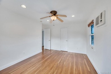 Charming Split-Level Gem in South Wantagh tucked away on a quiet - photo 15