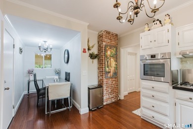 Unique Second-floor 3-Bed/2-Full Bath Townhome, the largest unit - photo 16