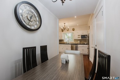 Unique Second-floor 3-Bed/2-Full Bath Townhome, the largest unit - photo 17