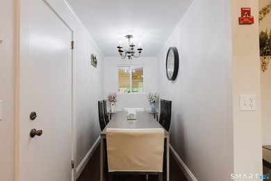 Unique Second-floor 3-Bed/2-Full Bath Townhome, the largest unit - photo 18