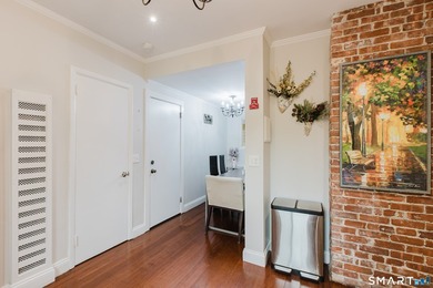 Unique Second-floor 3-Bed/2-Full Bath Townhome, the largest unit - photo 19