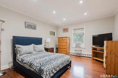 Unique Second-floor 3-Bed/2-Full Bath Townhome, the largest unit - photo 20